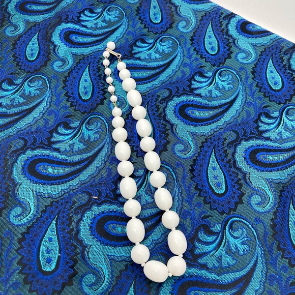 White Beaded Necklace - Picture 4 of 5